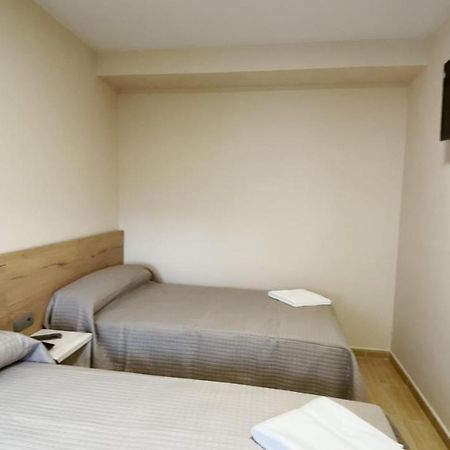 Hostal Restaurante Cuatro Caminos Cubillos del Sil Eksteriør billede