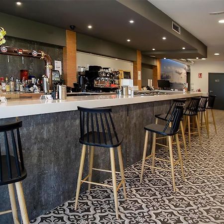 Hostal Restaurante Cuatro Caminos Cubillos del Sil Eksteriør billede