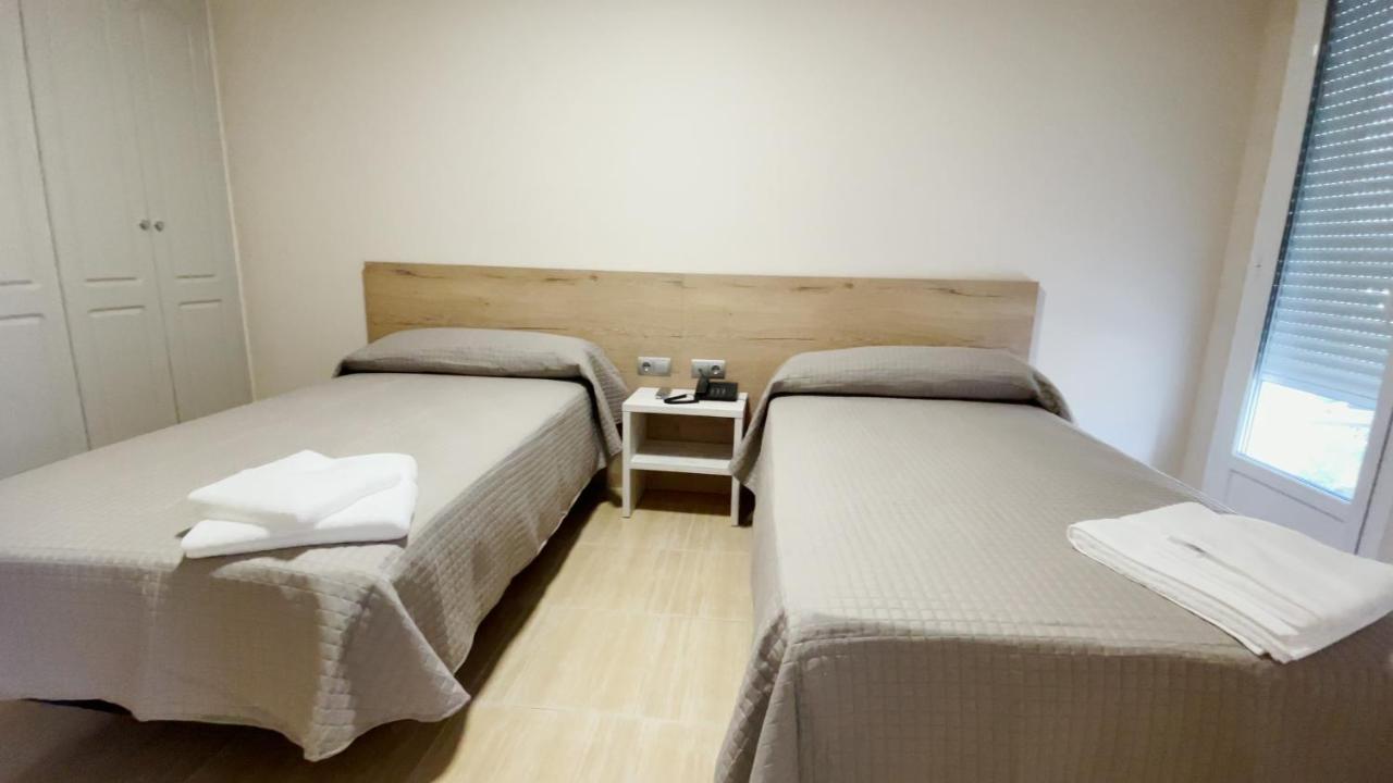 Hostal Restaurante Cuatro Caminos Cubillos del Sil Eksteriør billede