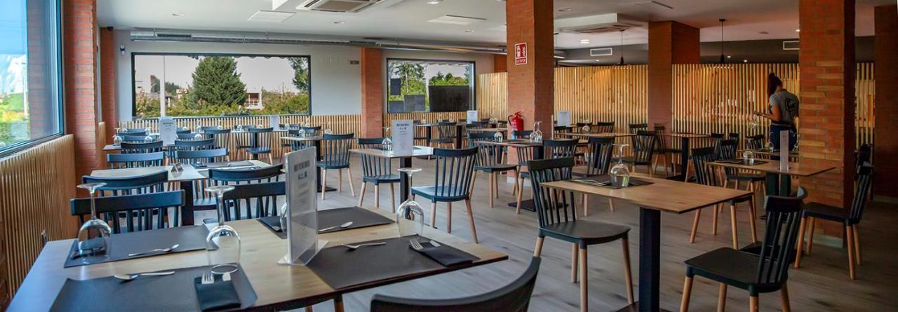 Hostal Restaurante Cuatro Caminos Cubillos del Sil Eksteriør billede