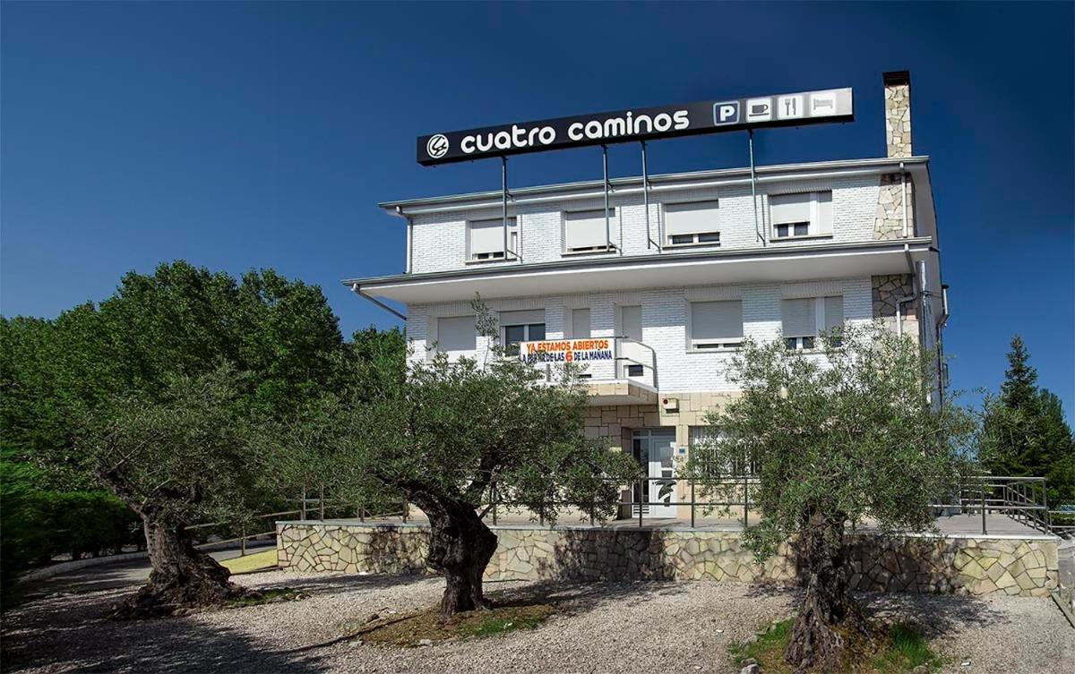 Hostal Restaurante Cuatro Caminos Cubillos del Sil Eksteriør billede