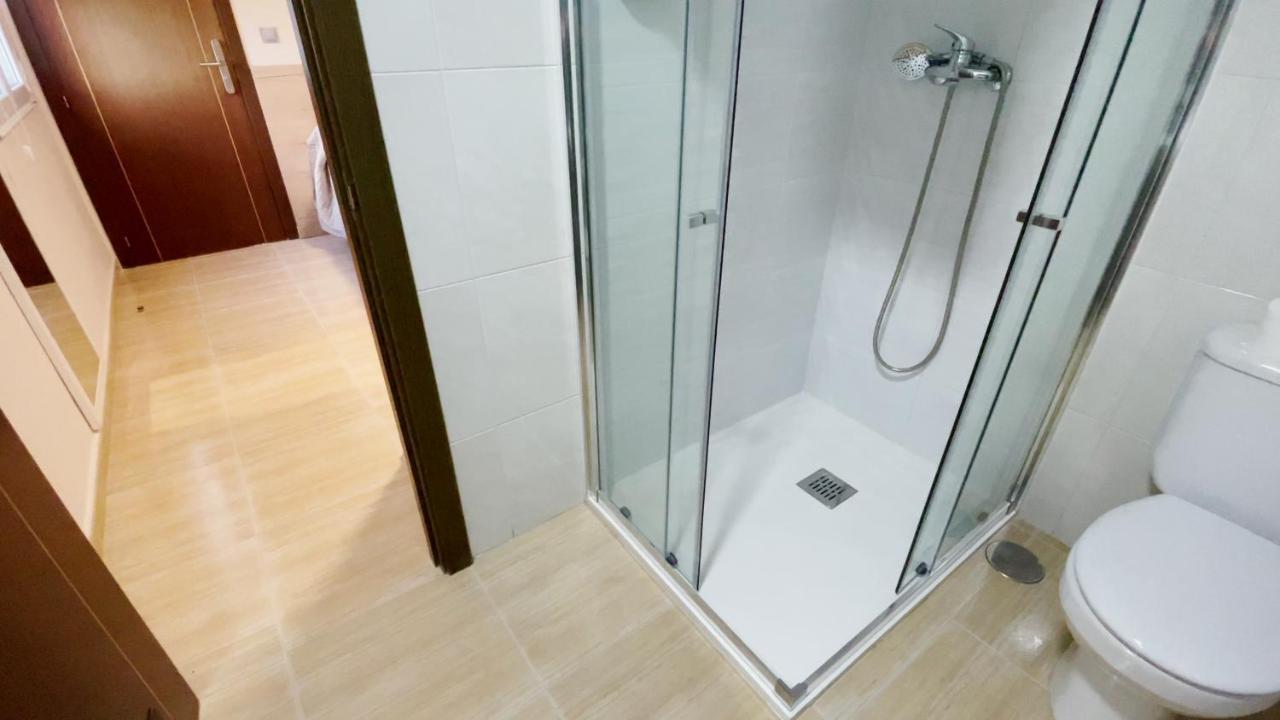Hostal Restaurante Cuatro Caminos Cubillos del Sil Eksteriør billede